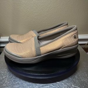 Women’s Bzees’s Lollipop Copper Beige Rodeo Slip-On Mary Jane Shoes size 8.5